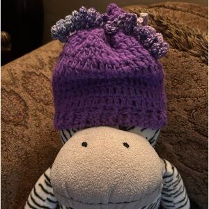 Child’s beanie with curly Q’s